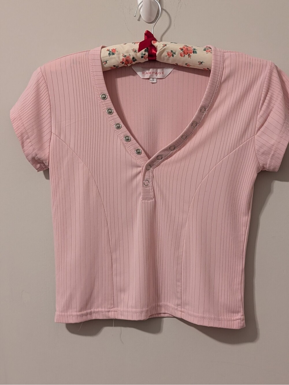 Rampage Pink Ribbed Short Sleeve Button V-Neck Top Small